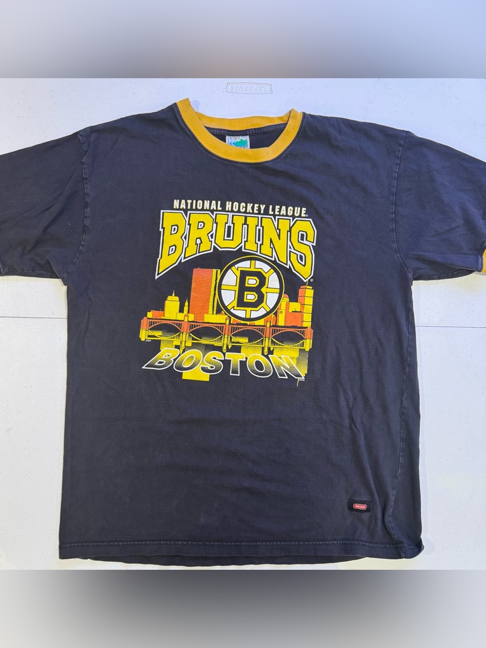 Vintage 90’s Waves Boston Bruins NHL Hockey t shirt size XL